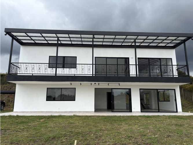 Finca en arriendo en El Carmen de Viboral, 400 m² · foto 3 de 24