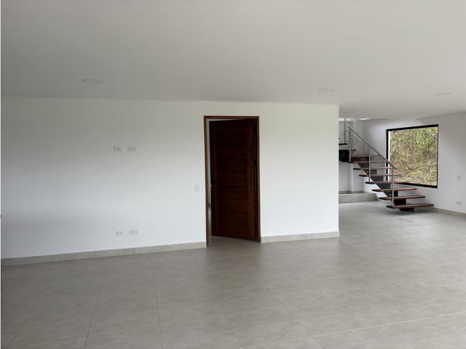 Finca en arriendo en El Carmen de Viboral, 400 m² · foto 5 de 24