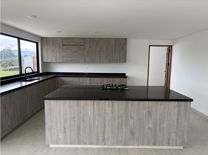 Finca en arriendo en El Carmen de Viboral, 400 m² · foto 8 de 24