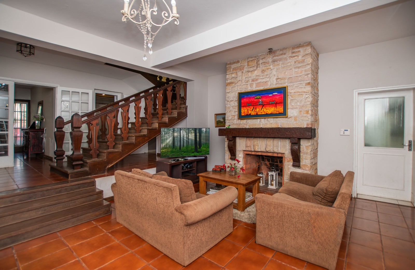 Exclusiva Residencia de Lujo en Venta: Amplia y Elegante Propiedad en el Prestigioso Barrio Las Lomas. — foto 2