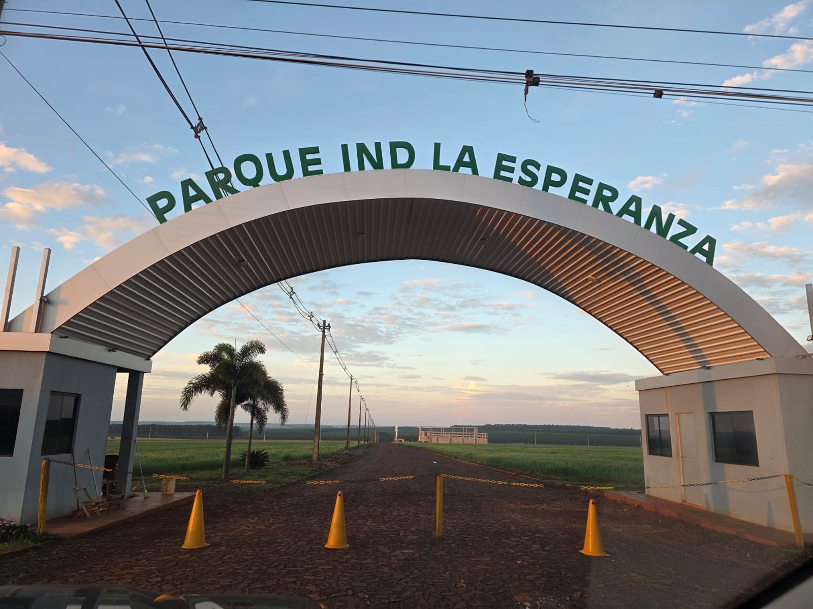 Exclusivo Terreno en Venta: Oportunidad Única para Construir la Empresa de tus sueños — foto 2