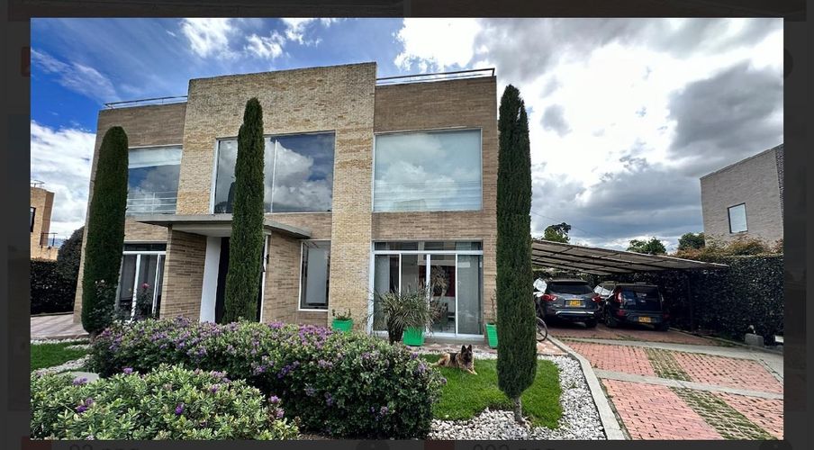 Casa de 4 alcobas en venta en Cr. Bambu, Cajicá, 324 m² · foto 3 de 13