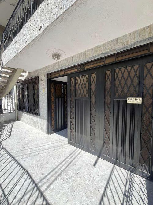 Casa de 4 alcobas en venta en Troncal, Cali, 200 m² · foto 3 de 8