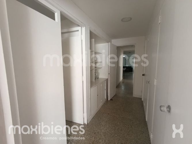 Apartamento de 4 alcobas en arriendo en El Nogal- Los Almendros, Medellín, 260 m² · foto 8 de 12