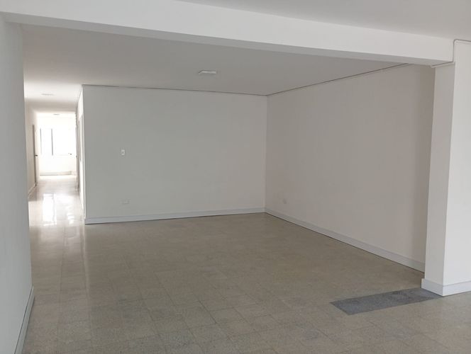 Oficina en venta en Laureles, Medellín, 270 m² · foto 3 de 12