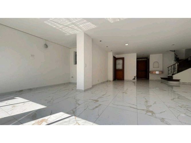 Casa de 5 alcobas en arriendo en La Pradera, Envigado, 230 m² · foto 3 de 24
