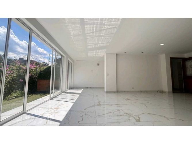 Casa de 5 alcobas en arriendo en La Pradera, Envigado, 230 m² · foto 4 de 24