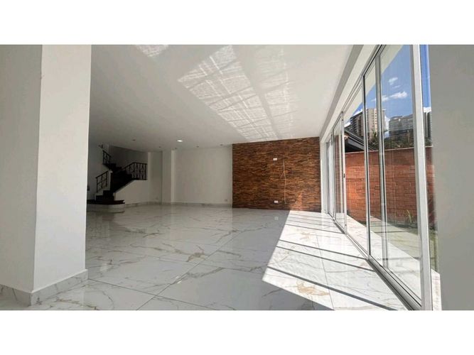Casa de 5 alcobas en arriendo en La Pradera, Envigado, 230 m² · foto 5 de 24