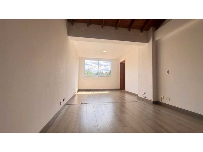 Casa de 5 alcobas en arriendo en La Pradera, Envigado, 230 m² · foto 14 de 24