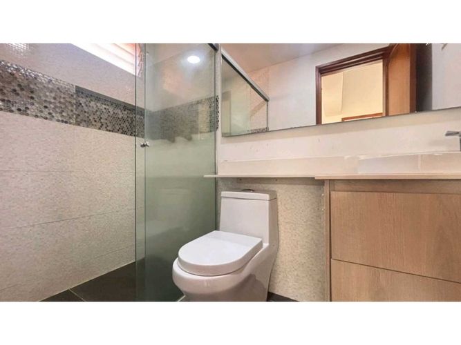 Casa de 5 alcobas en arriendo en La Pradera, Envigado, 230 m² · foto 16 de 24