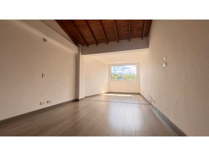 Casa de 5 alcobas en arriendo en La Pradera, Envigado, 230 m² · foto 19 de 24