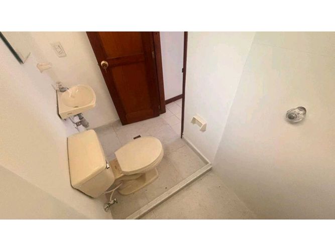Casa de 5 alcobas en arriendo en La Pradera, Envigado, 230 m² · foto 23 de 24