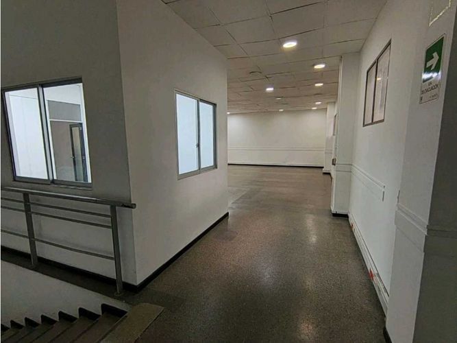 Bodega en arriendo en Manuel Restrepo, Sabaneta, 2900 m² · foto 2 de 24