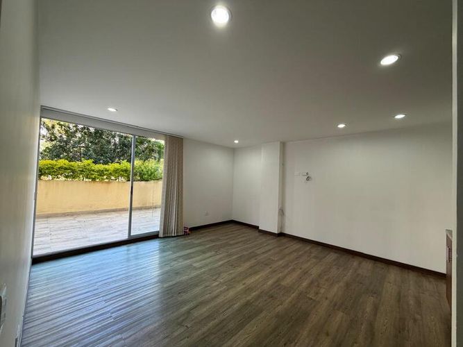 Apartamento de 2 alcobas en venta en La Milagrosa, La Ceja, 65 m² · foto 2 de 12