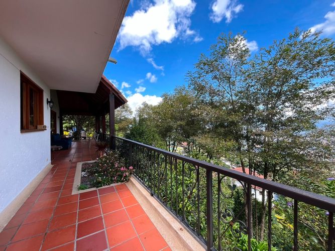 Casa de 3 alcobas en arriendo en Loma Del Escobero, Envigado, 273 m² · foto 18 de 20