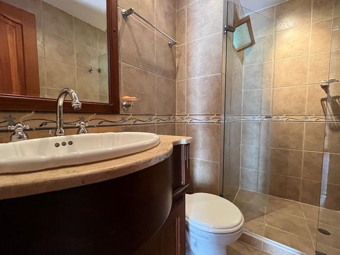 Casa de 3 alcobas en arriendo en Loma Del Escobero, Envigado, 273 m² · foto 15 de 20