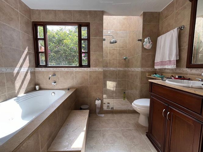 Casa de 3 alcobas en arriendo en Loma Del Escobero, Envigado, 273 m² · foto 14 de 20
