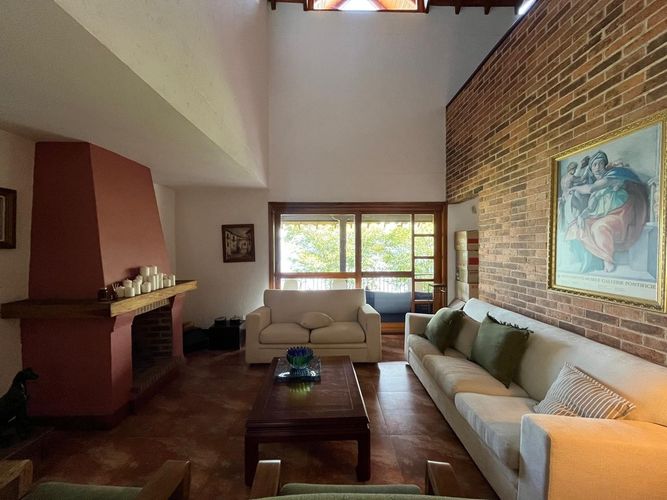 Casa de 3 alcobas en arriendo en Loma Del Escobero, Envigado, 273 m² · foto 4 de 20