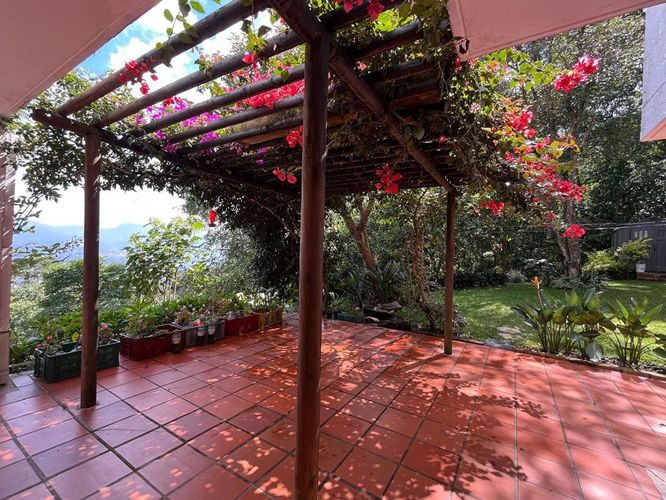 Casa de 3 alcobas en arriendo en Loma Del Escobero, Envigado, 273 m² · foto 17 de 20