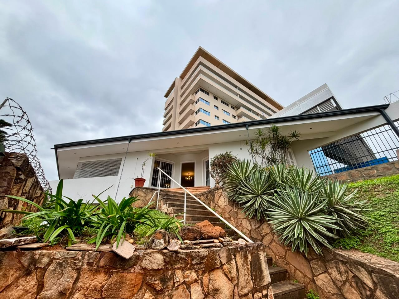 Casa Comercial en Alquiler sobre Av. Mariscal López — foto 2
