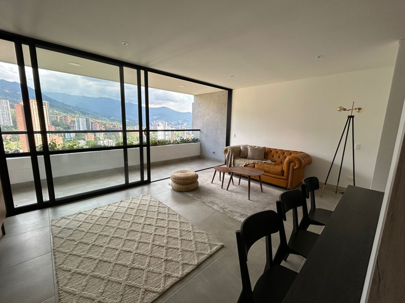Apartamento en arriendo en El Poblado, Medellín · foto 2 de 14