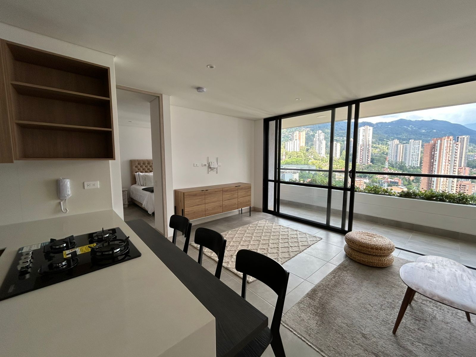 Apartamento en arriendo en El Poblado, Medellín · foto 3 de 14