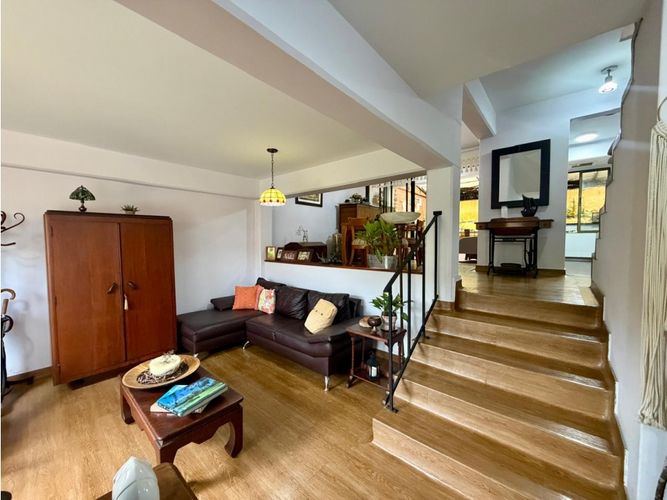 Casa de 3 alcobas en venta en Loma Del Chocho, Envigado, 186 m² · foto 2 de 9