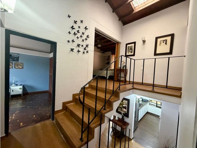 Casa de 3 alcobas en venta en Loma Del Chocho, Envigado, 186 m² · foto 8 de 9