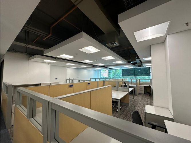 Oficina en arriendo en El Tesoro, Medellín, 334 m² · foto 6 de 8