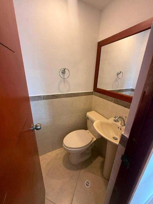 Apartamento de 3 alcobas en arriendo en La Abadia, Medellín, 145 m² · foto 3 de 12