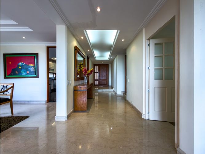 Casa de 5 alcobas en venta en Bosque De Pinos, Bogotá, 520 m² · foto 3 de 24