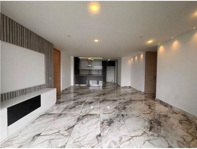 Apartamento de 3 alcobas en venta en Loma De Las Brujas, Envigado, 134 m² · foto 2 de 19