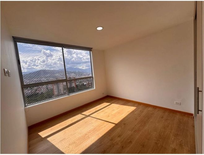 Apartamento de 3 alcobas en venta en Loma De Las Brujas, Envigado, 134 m² · foto 5 de 19