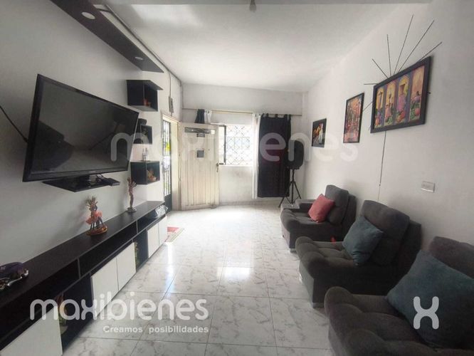 Casa de 8 alcobas en arriendo en El Salvador, Medellín, 245 m² · foto 3 de 14