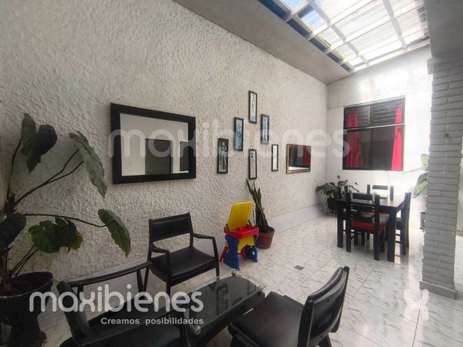 Casa de 8 alcobas en arriendo en El Salvador, Medellín, 245 m² · foto 4 de 14