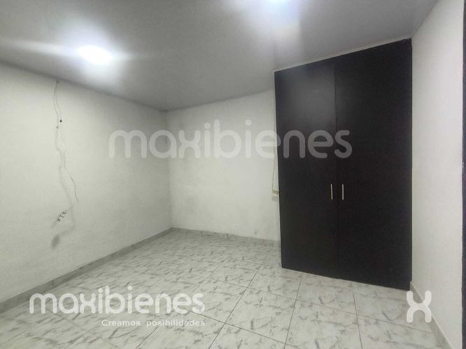 Casa de 8 alcobas en arriendo en El Salvador, Medellín, 245 m² · foto 7 de 14