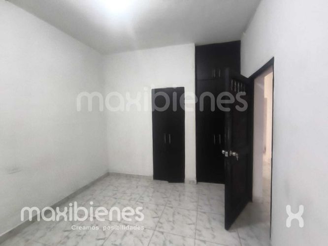 Casa de 8 alcobas en arriendo en El Salvador, Medellín, 245 m² · foto 8 de 14