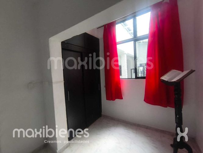 Casa de 8 alcobas en arriendo en El Salvador, Medellín, 245 m² · foto 9 de 14