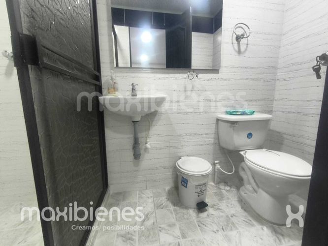 Casa de 8 alcobas en arriendo en El Salvador, Medellín, 245 m² · foto 12 de 14