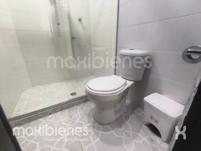 Casa de 8 alcobas en arriendo en El Salvador, Medellín, 245 m² · foto 13 de 14