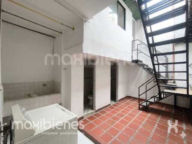 Casa de 8 alcobas en arriendo en El Salvador, Medellín, 245 m² · foto 14 de 14