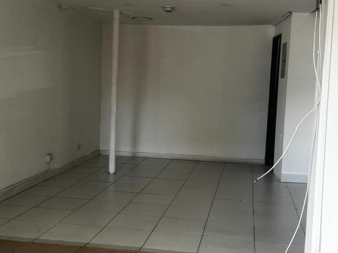Local en arriendo en Las Acacias, Medellín, 30 m² · foto 3 de 5