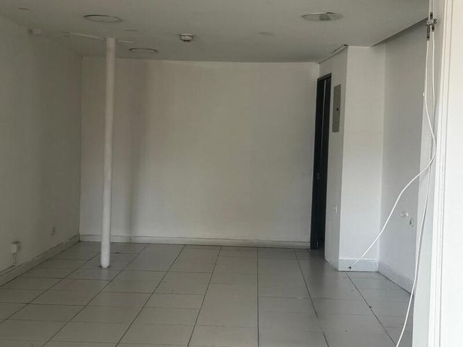 Local en arriendo en Las Acacias, Medellín, 30 m² · foto 4 de 5