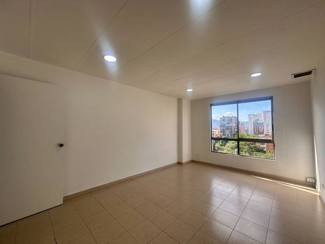 Oficina en arriendo en Milla De Oro, Medellín, 35 m² · foto 3 de 7