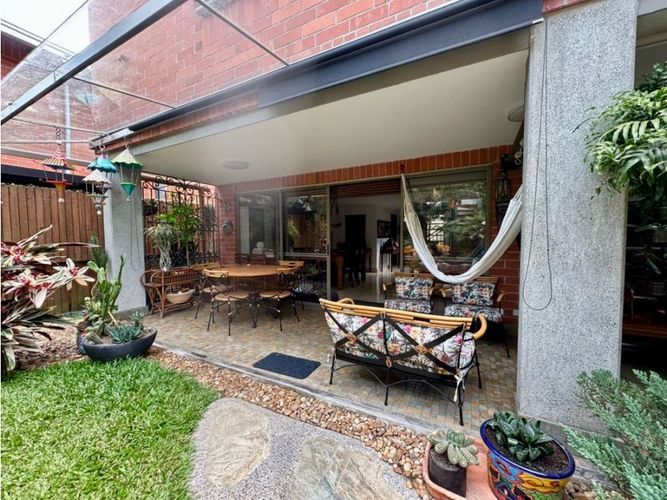 Casa de 3 alcobas en venta en La Sebastiana, Envigado, 251 m² · foto 6 de 24