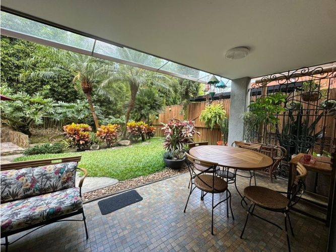 Casa de 3 alcobas en venta en La Sebastiana, Envigado, 251 m² · foto 2 de 24