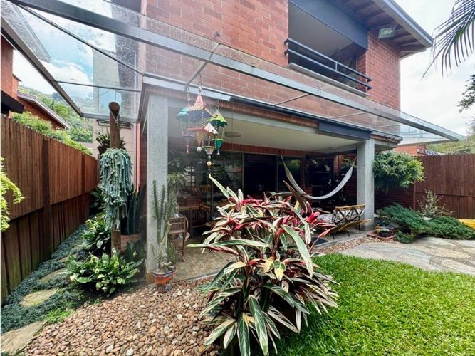 Casa de 3 alcobas en venta en La Sebastiana, Envigado, 251 m² · foto 8 de 24