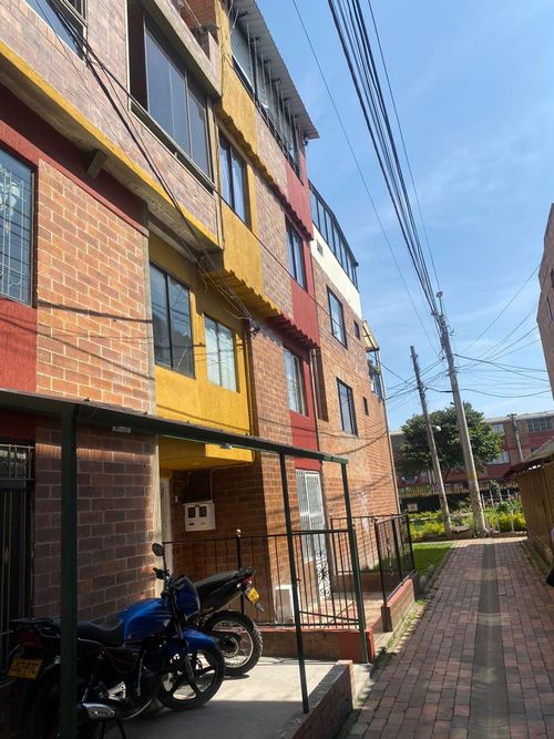 Casa en venta en Bilbao I Sector, Bogotá · foto 2 de 14