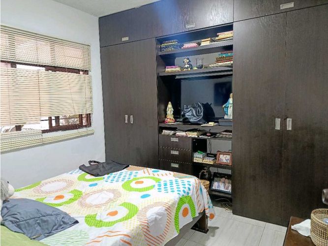 Casa de 8 alcobas en venta en Villa Del Lago, Cali, 385 m² · foto 7 de 24
