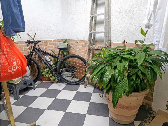 Casa de 8 alcobas en venta en Villa Del Lago, Cali, 385 m² · foto 13 de 24